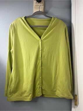 Vintage Weekenders Light Green V-Neck Button Front Women’s Top